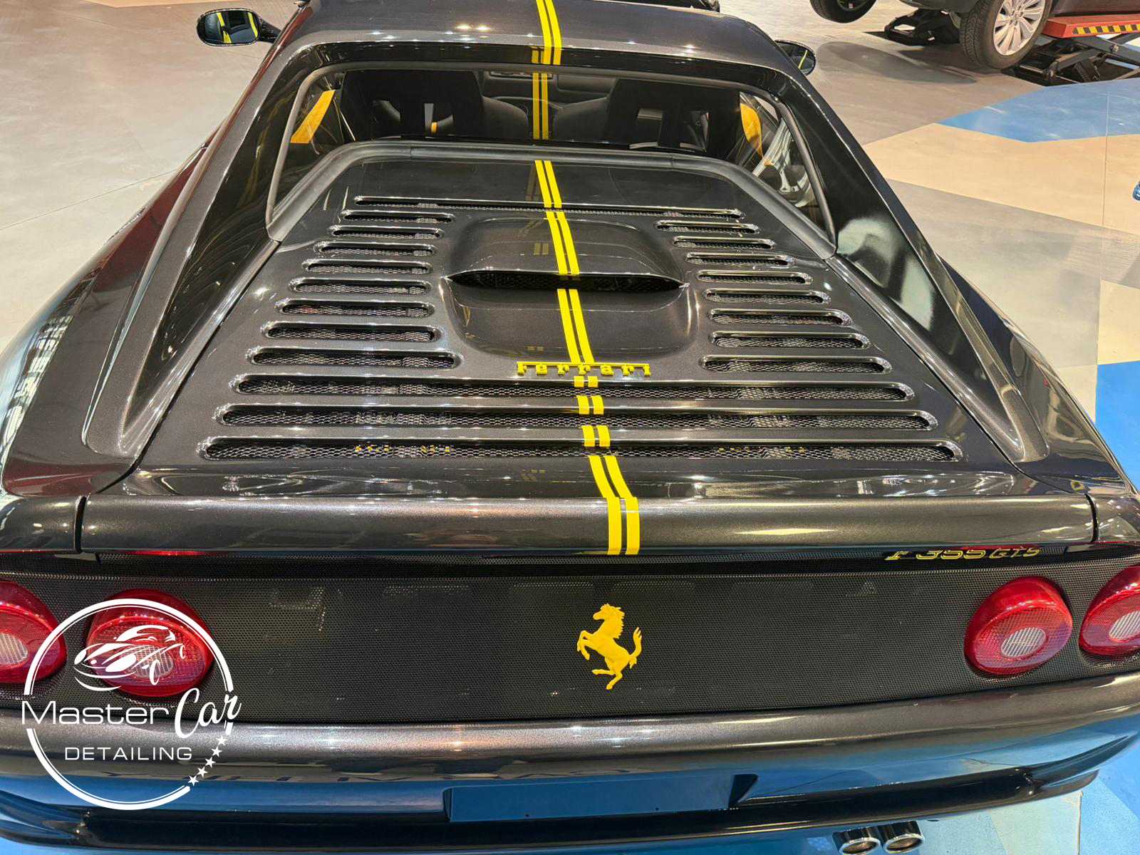 Posteriore Ferrari F355 GTS restomod